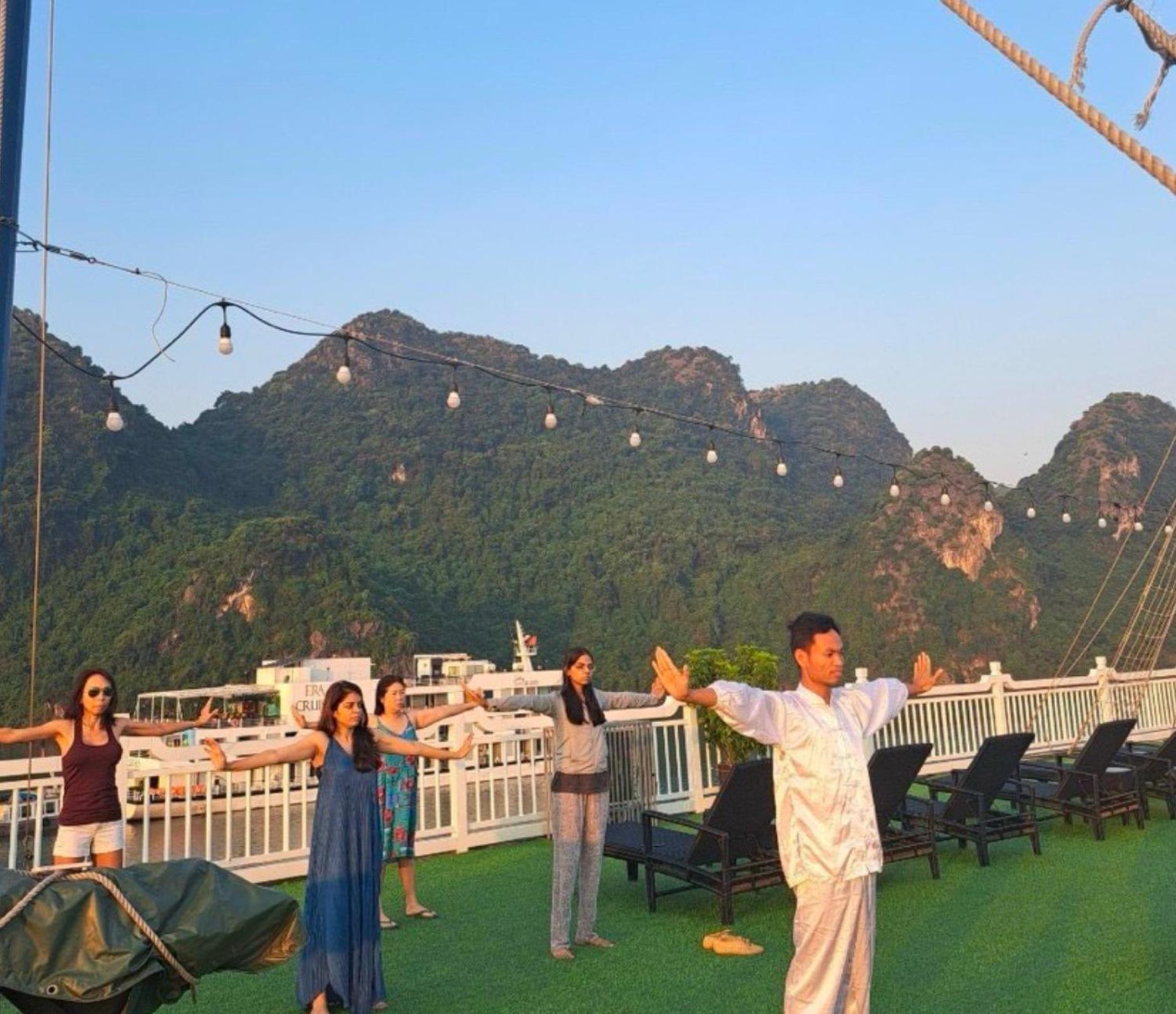 Hotel Lotus Elegance Cruise Ha Long Exteriér fotografie