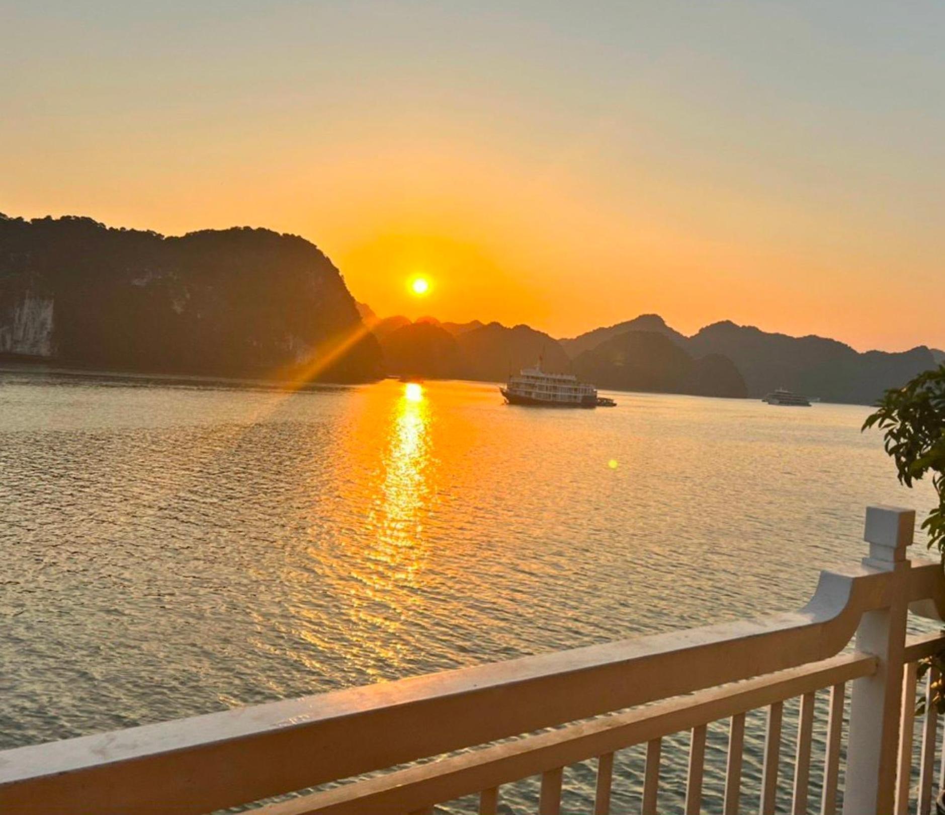 Hotel Lotus Elegance Cruise Ha Long Exteriér fotografie