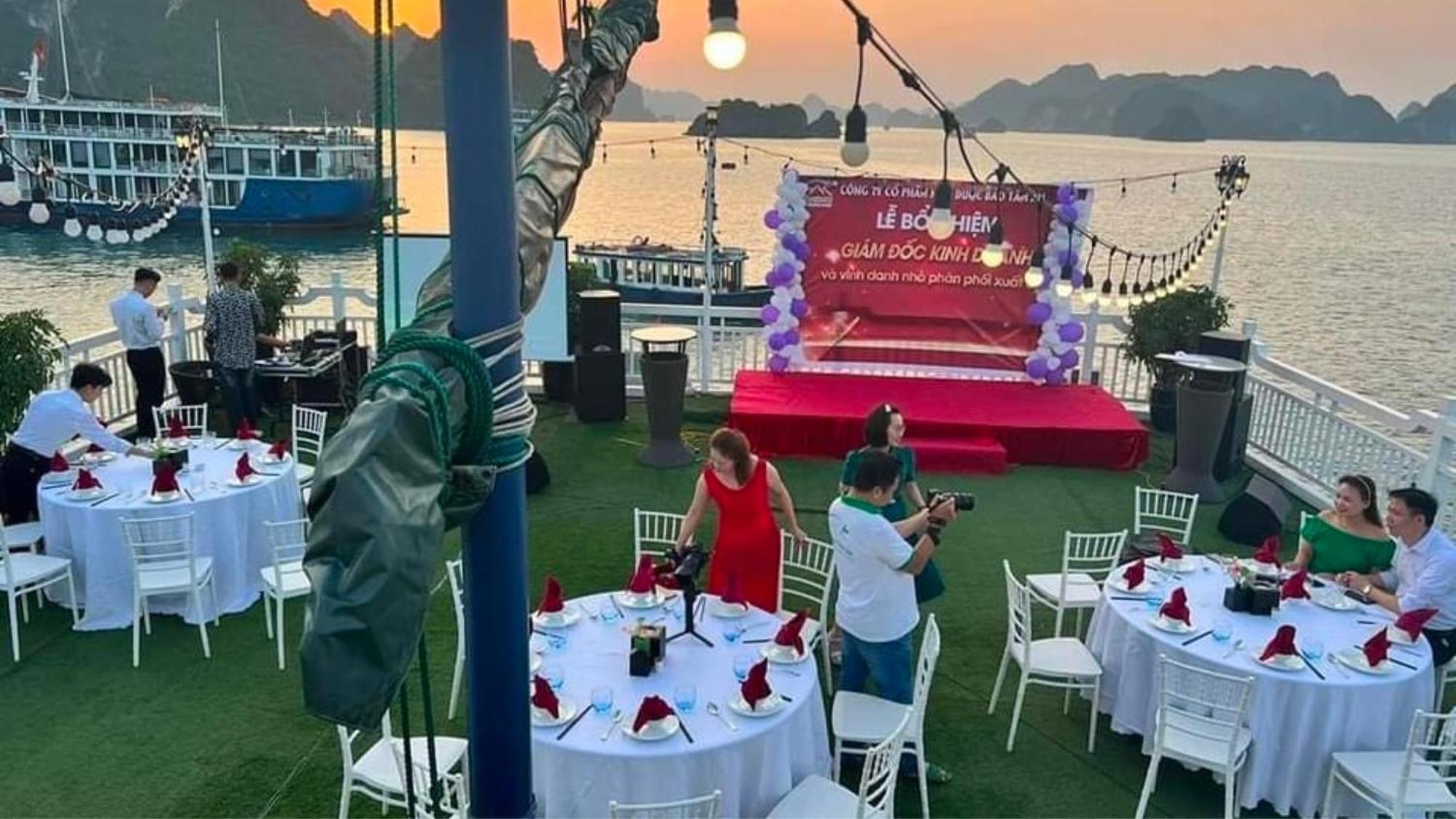 Hotel Lotus Elegance Cruise Ha Long Exteriér fotografie