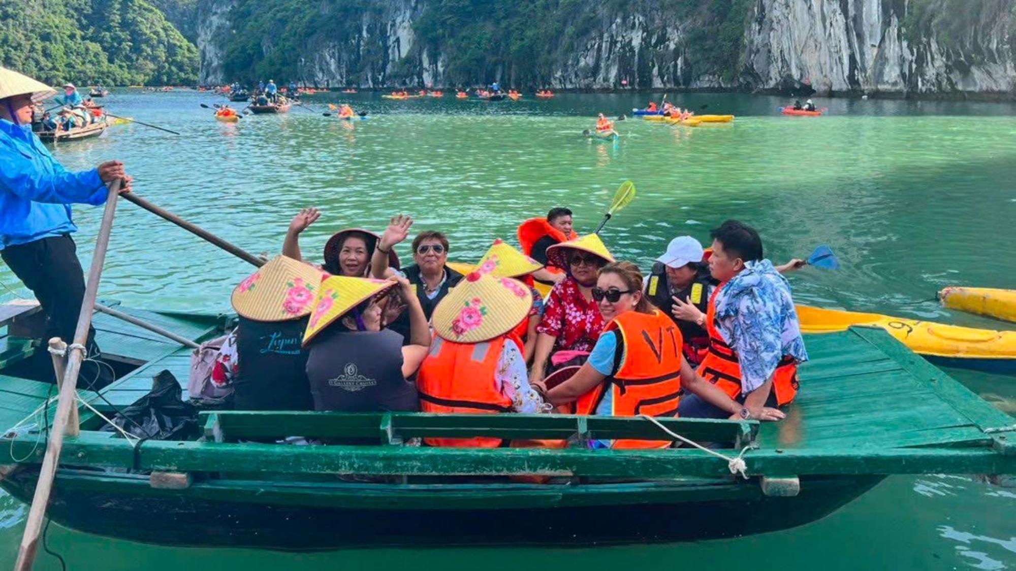 Hotel Lotus Elegance Cruise Ha Long Exteriér fotografie